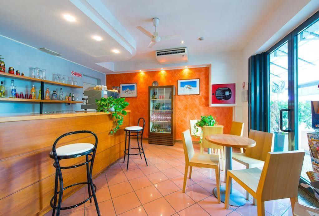 鲁思安娜酒店 里米尼 外观 照片